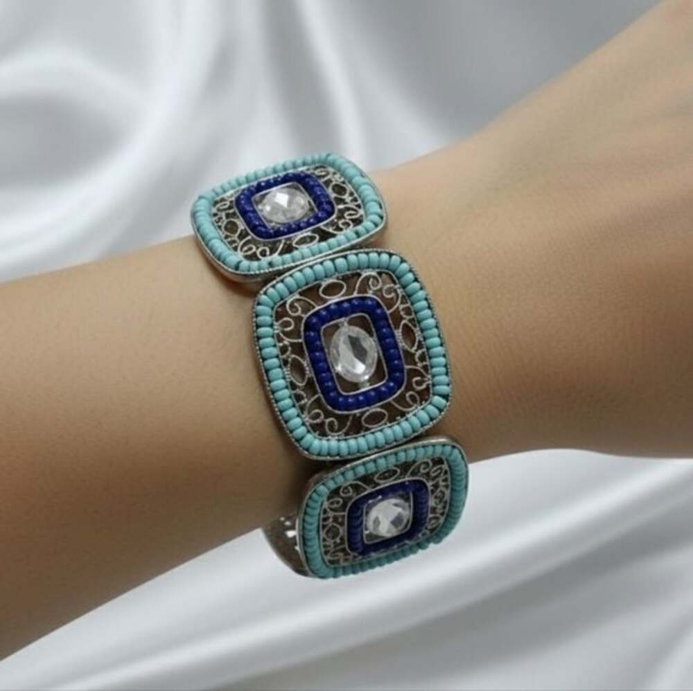 Beautiful Ornate Blue Beaded and Silver Stretch Bracelet
